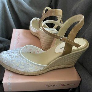 Bandolino White Eyelet Closed Toe Espadrille Wedge Sandal, Size 8 1/2.